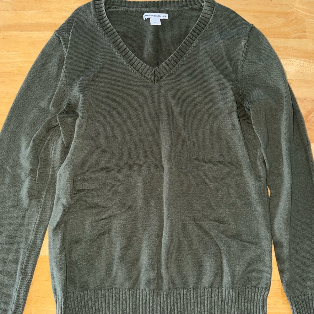 Amazon Essentials Men's V-Neck Sweater - Dark Green